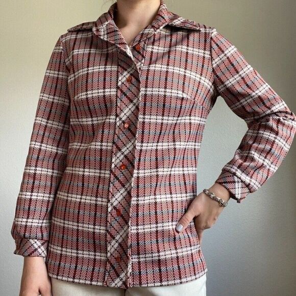 Vintage 1970s Women's Retro Collared Button Up Plaid Red Blue Long Sleeve Shirt - Picture 9 of 11